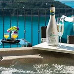 Sunshine With Hot Tub