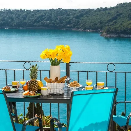 Sunshine With Hot Tub