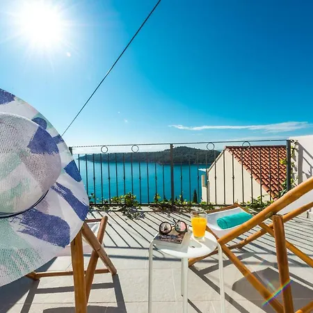 Sunshine With Hot Tub Apartmán *