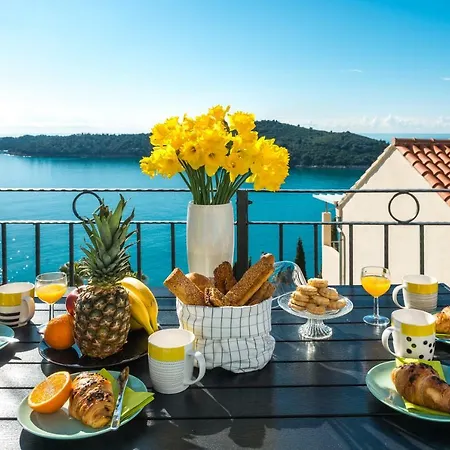 Sunshine With Hot Tub Apartament