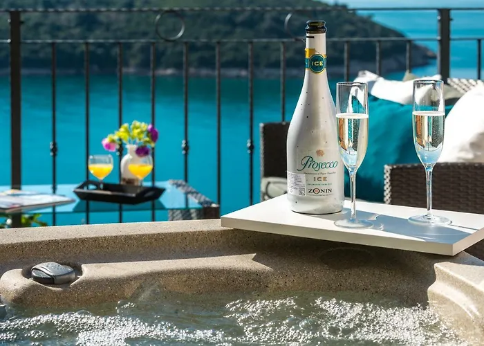 Sunshine With Hot Tub
