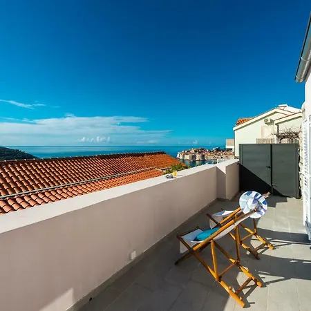 Sunshine With Hot Tub *