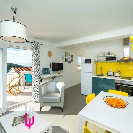 Sunshine With Hot Tub